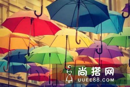 什么颜色的雨伞提升财运 撑透明的好吗